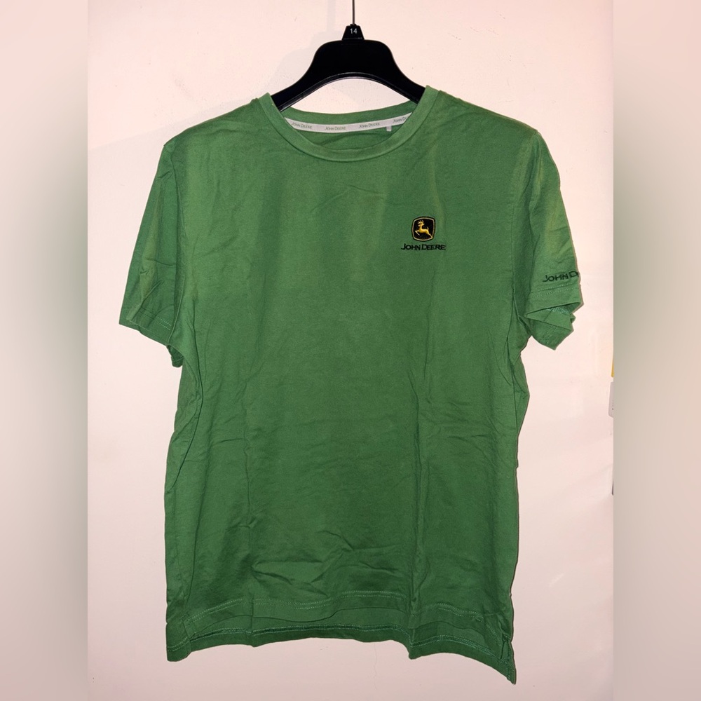 John Deere men’s size M